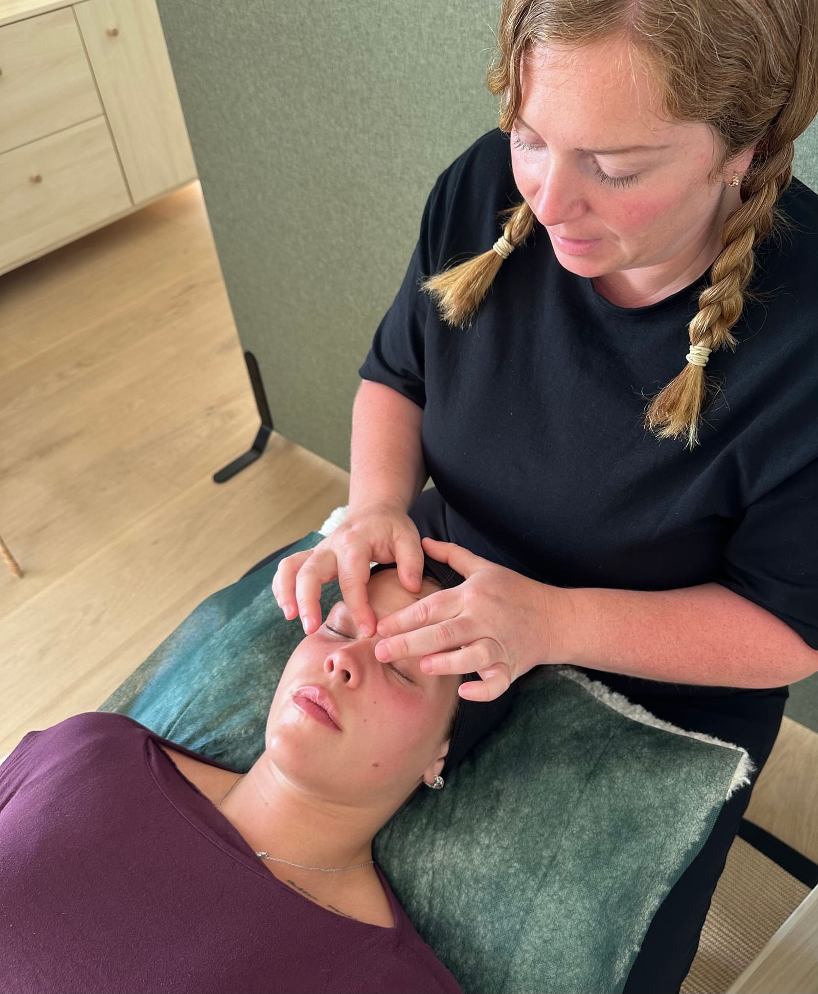 Zonterapi ansiktet – tryck på reflexpunkter i ansiktet